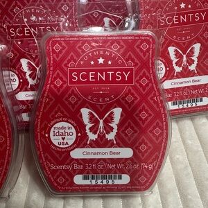 Scentsy Cinnamon Bear Wax Bar Packs .Red color. New.Not used